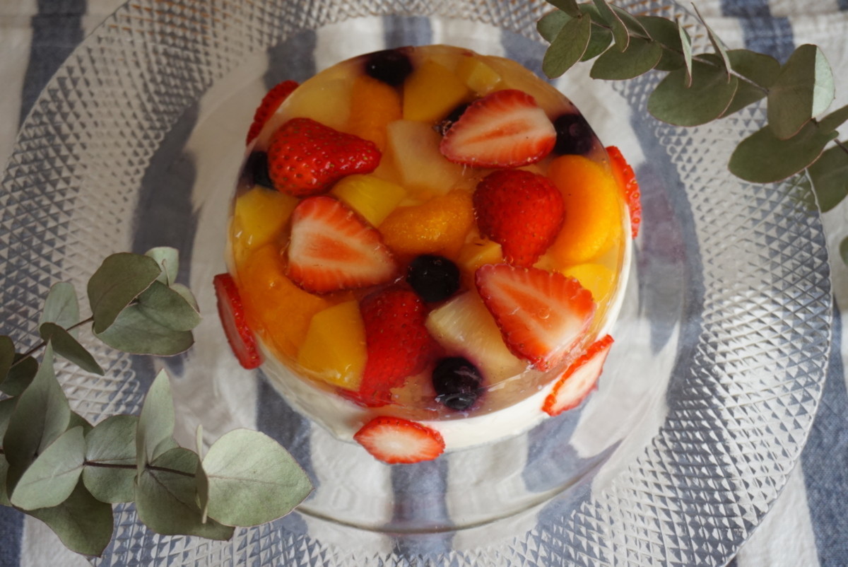 混ぜて冷やして固めるだけでOK！1歳の誕生日に贈りたい、ゼリーケーキレシピ [ママリ]