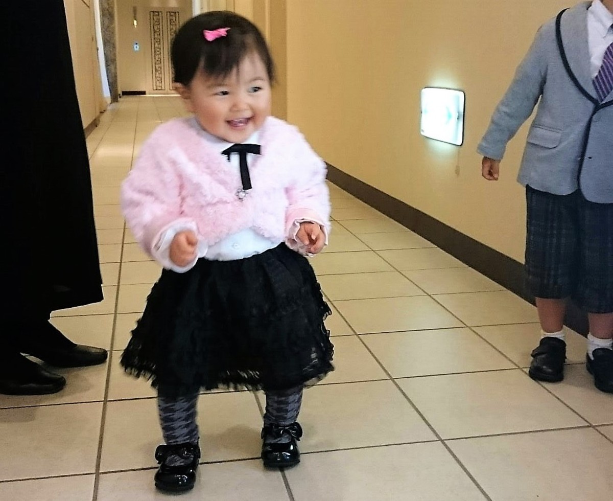 1歳2ヶ月冬の式ではモコモコケープとタイツが活躍